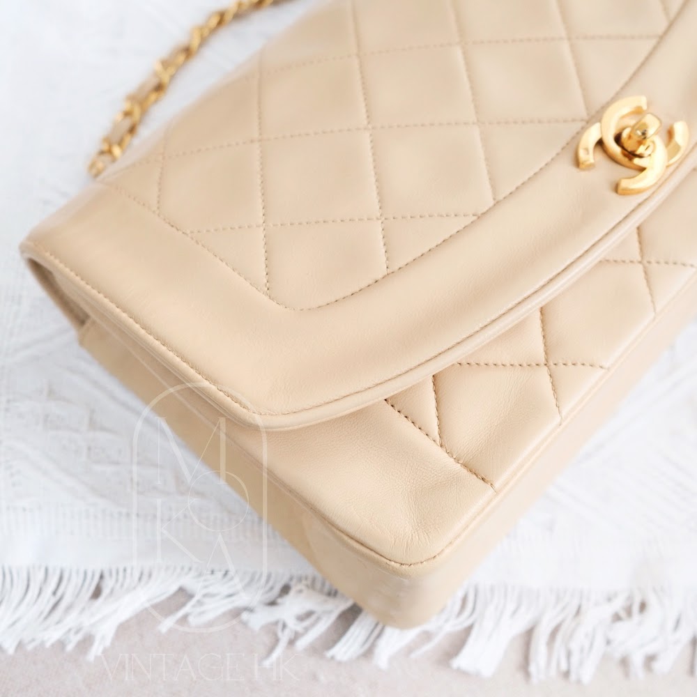 Chanel vintage beige lambskin diana bag 25cm