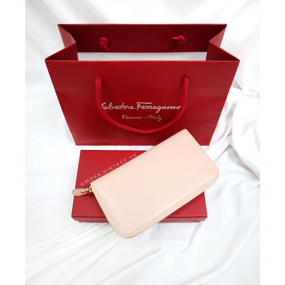 Ferragamo gancini pink leather zipped wallet