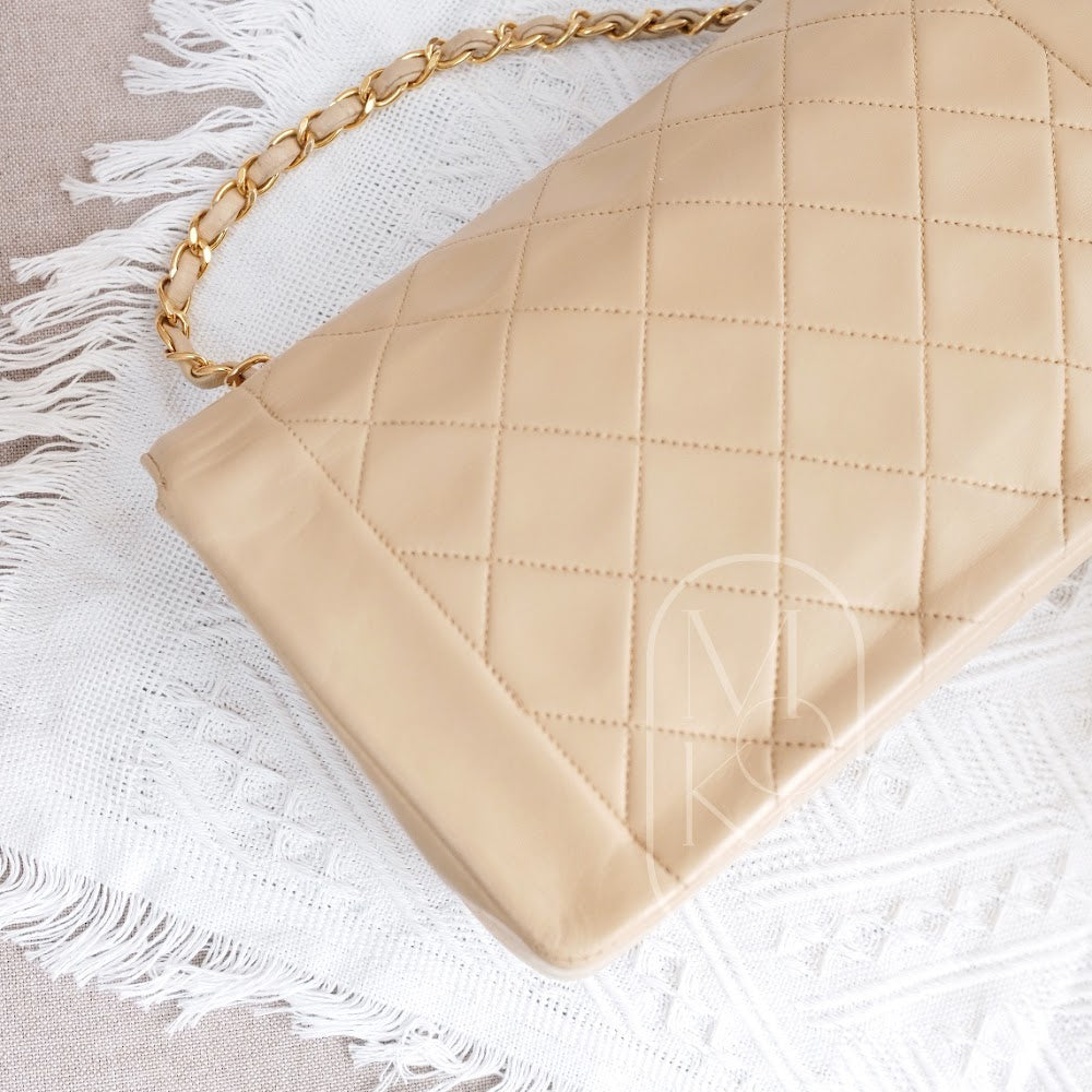 Chanel vintage beige lambskin diana bag 25cm