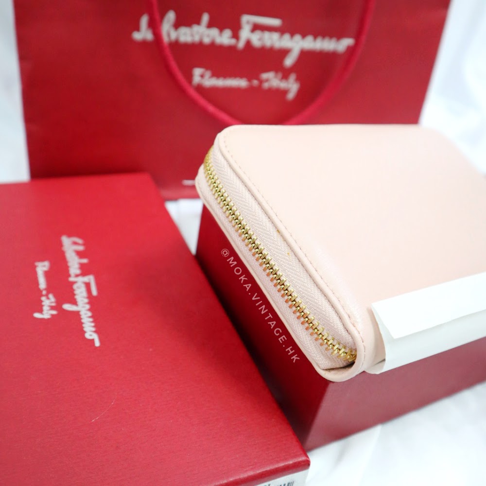 Ferragamo gancini pink leather zipped wallet