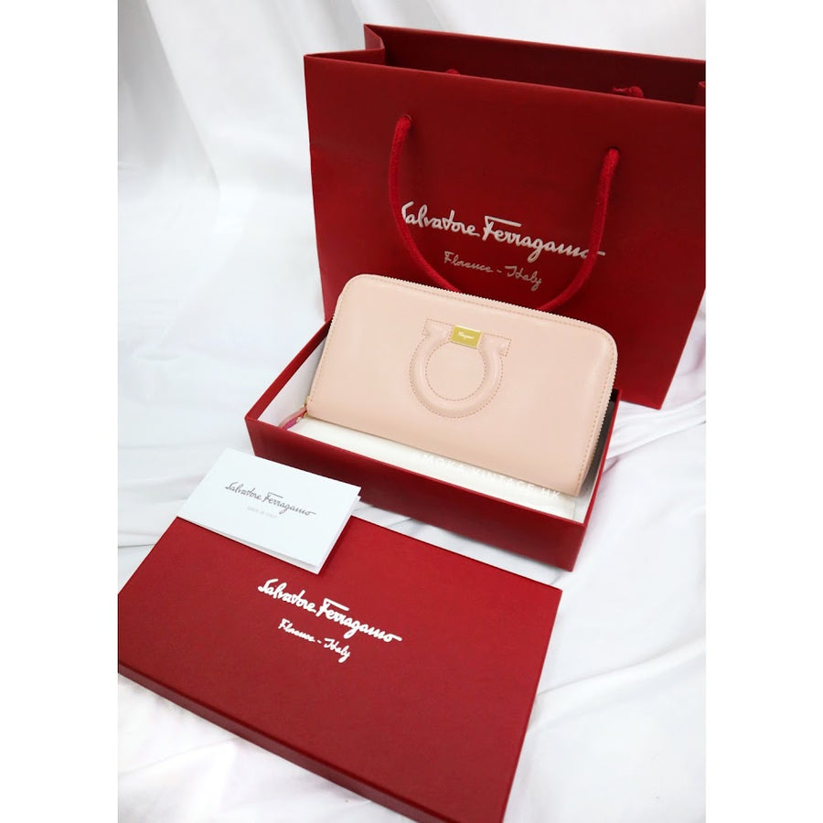 Ferragamo gancini pink leather zipped wallet